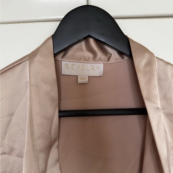 Revelry Getting Ready Satin Robe - Gold Champagne - Picture 5 of 5